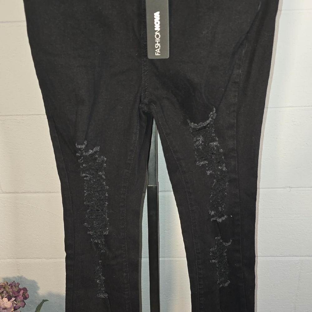Fashion Nova Black Distressed Women's Jeans - Picture 4 of 14